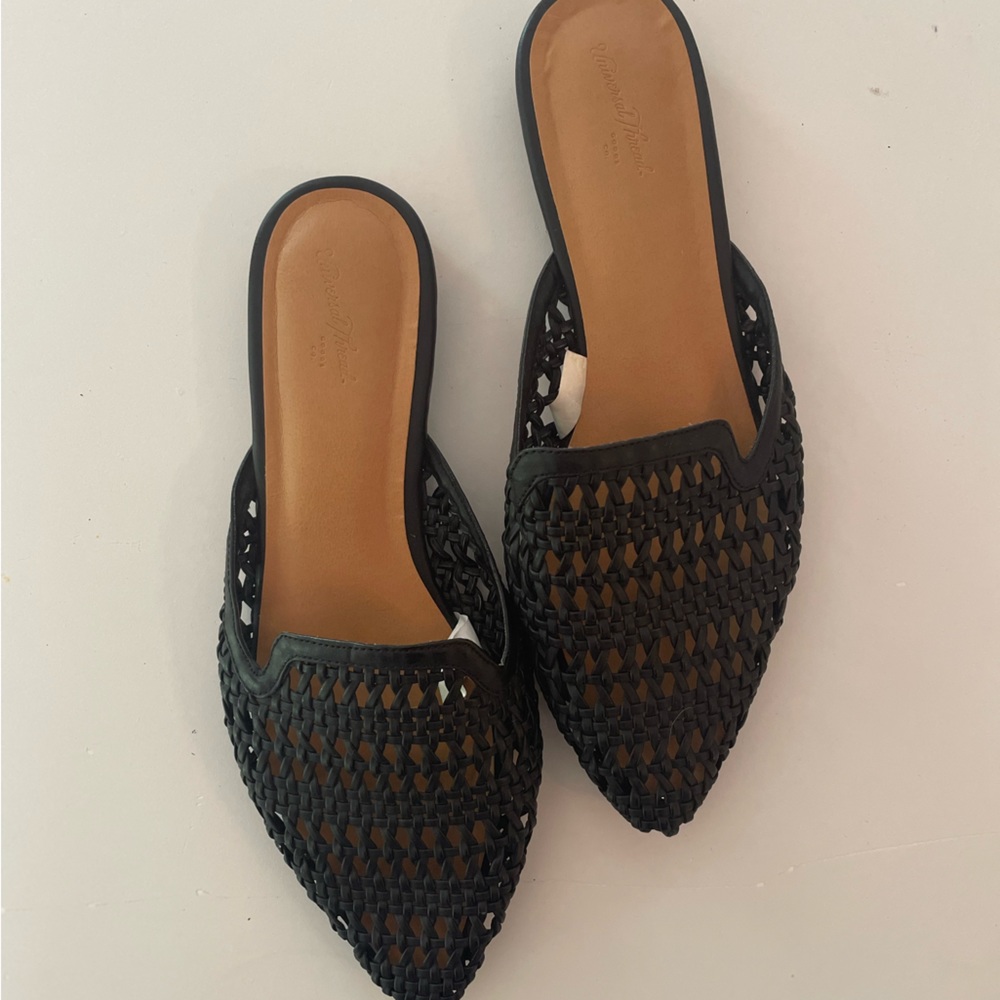Black-Weave Flats